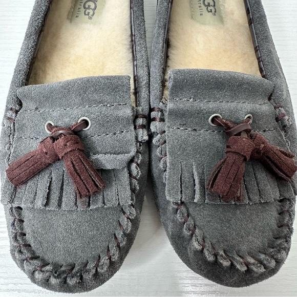UGG Women’s Lizzy Mocassin Slip On Shoes Size 7 - Picture 3 of 12